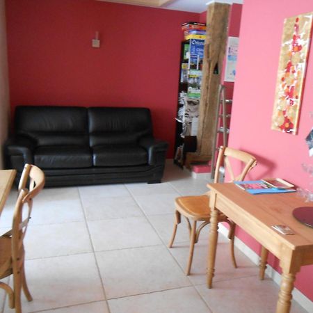Les Grands Pres Bed & Breakfast Geney Bagian luar foto