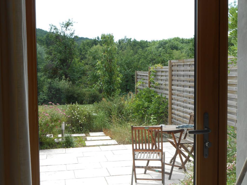 Les Grands Pres Bed & Breakfast Geney Ruang foto