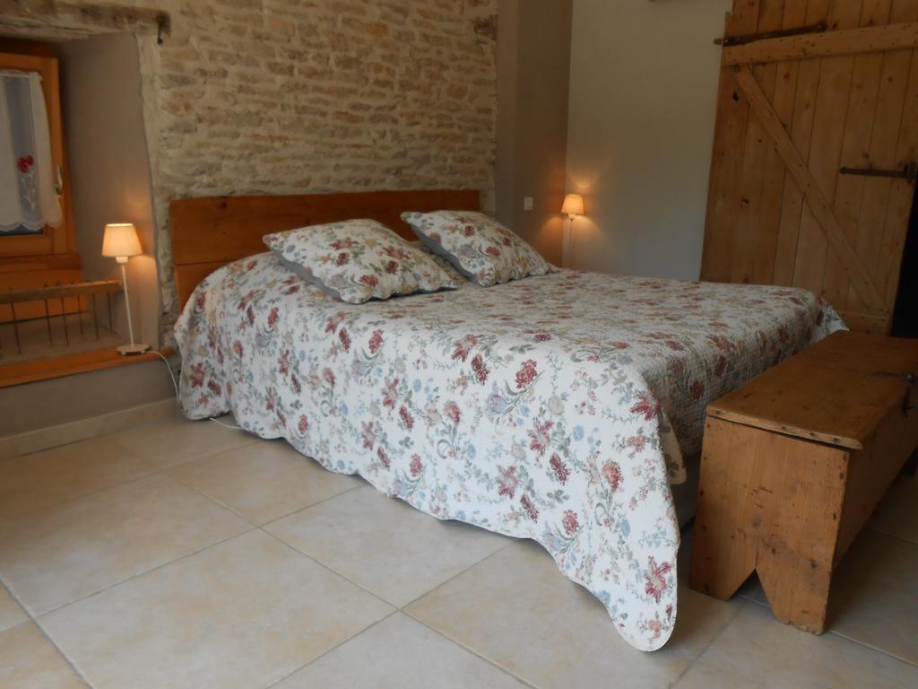Les Grands Pres Bed & Breakfast Geney Ruang foto