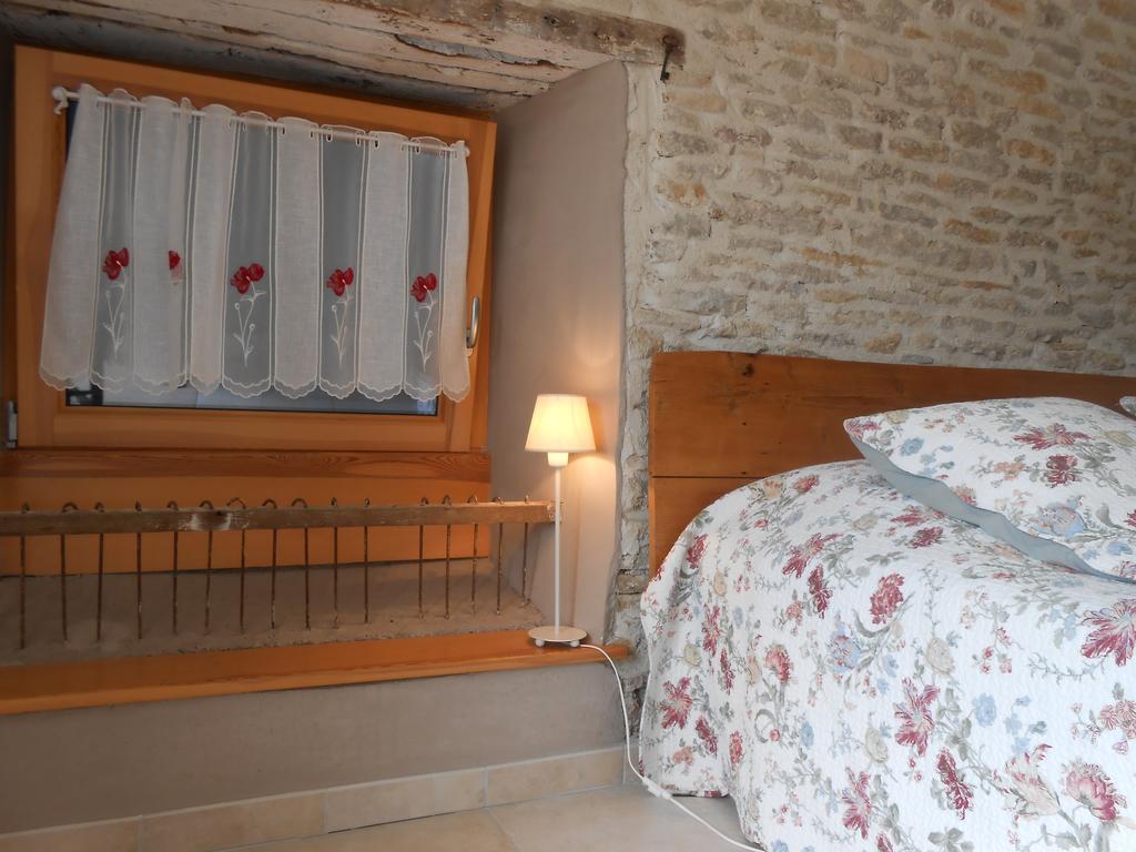 Les Grands Pres Bed & Breakfast Geney Ruang foto